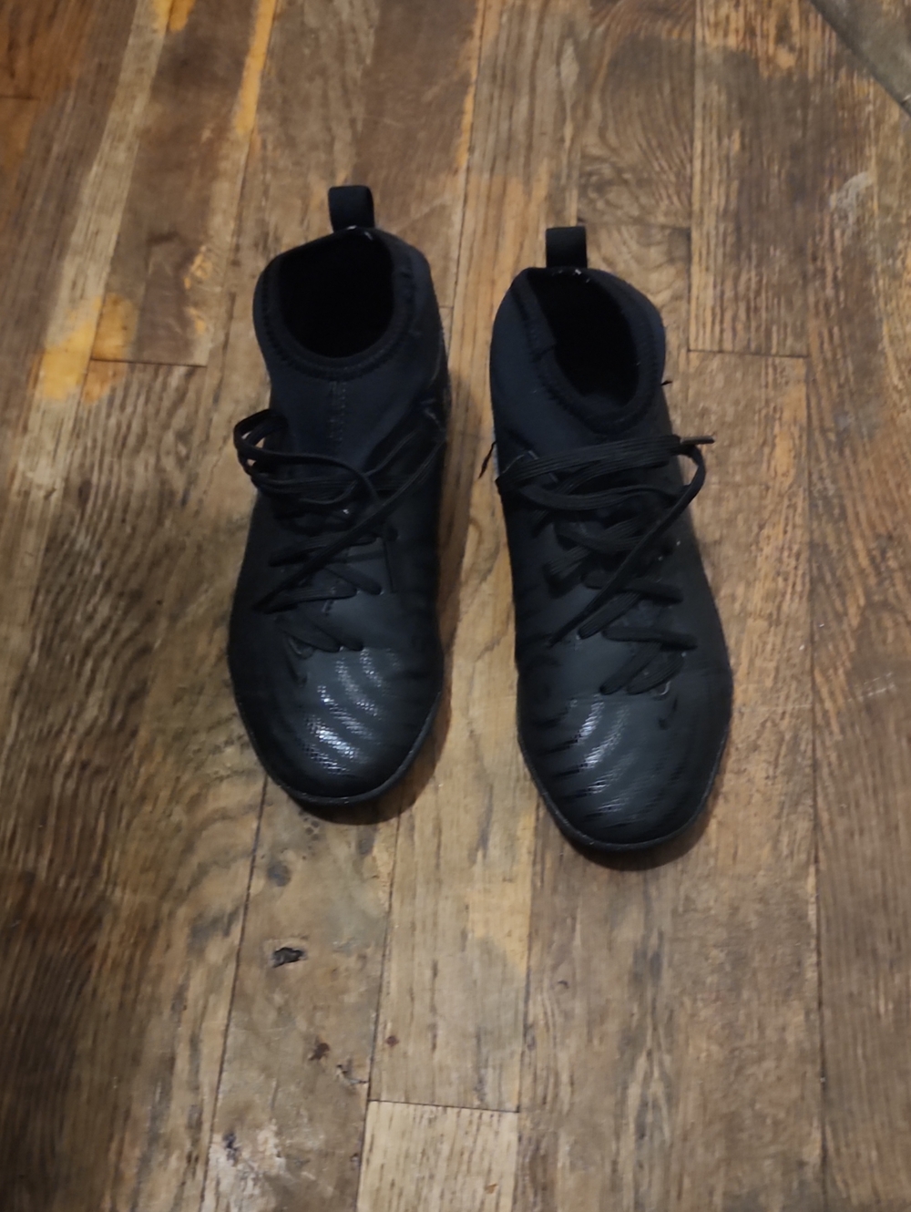 Black Nike Phantom Luna 2 high-top soccer sneakers